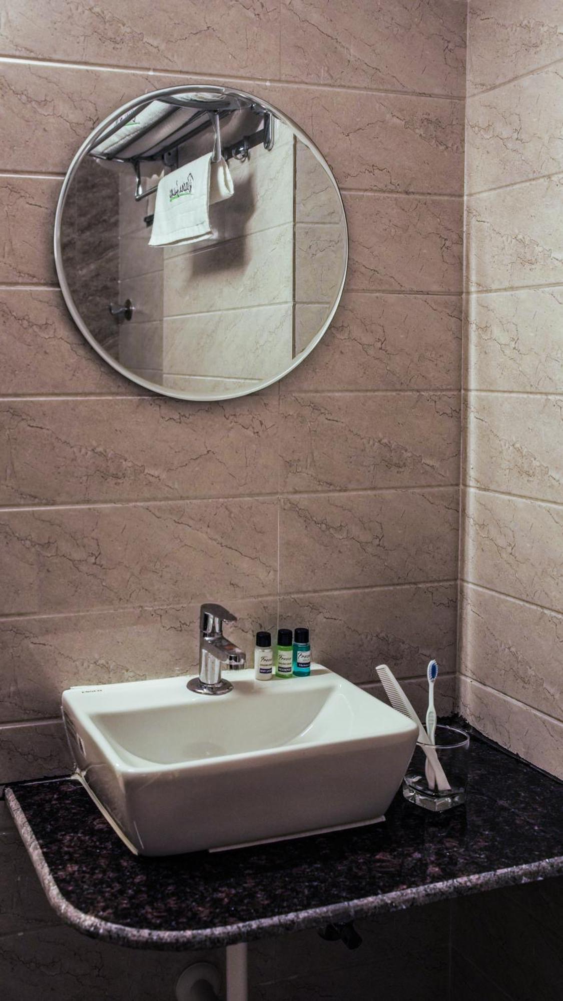 Radhe Suites Hyderabad Exterior foto
